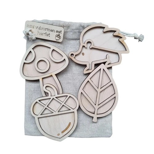 Linnen opbergzakje met houten vulvorm Eikel, egel, blad, paddenstoel stempel zand houten mini vulvormen, te gebruiken met magisch zand en o.a. speelrijst voor sensorisch spel in thema herfst