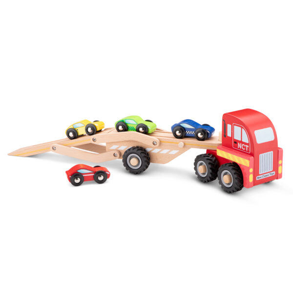 fantasiespel-houten-autotransporter Fantasiespel met houten transportvoertuig voor kinderen