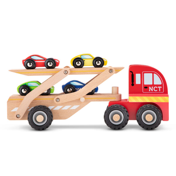 houten-speelgoed-auto-op-transporter Houten speelgoed auto’s op autotransporter geladen