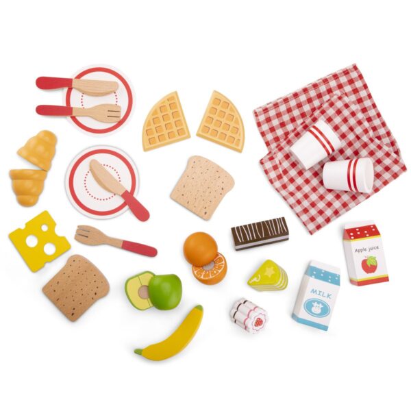 Kindvriendelijke houten picknickaccessoires in picknickmand