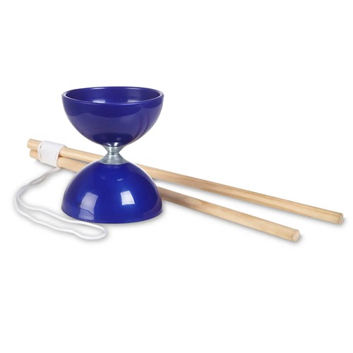Close-up van de blauwe diabolo met houten stokken