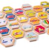 Close-up houten speelgoed kaartjes memory voertuigen