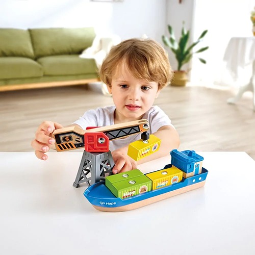 hape-cargo-ship-crane-houten-speelset-magnetische-kraan Hape Cargo Ship & Crane houten speelset met magnetische kraan voor kinderen