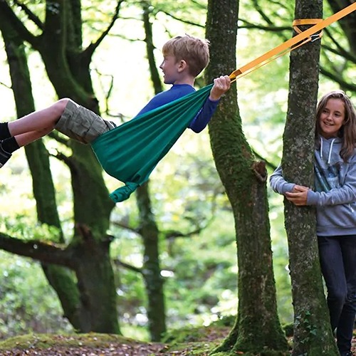 Hape Pocket Swing draagbare zakschommel voor kinderen – ideaal buitenspeelgoed bij het Speellab