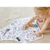 Kinderen knutselen met Hape keukenschort kleuren set