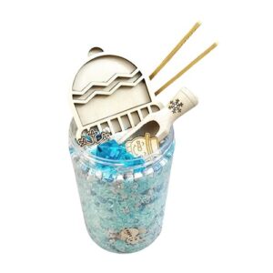 Sensoryfun PourandPlay pot winter thema met houten schepjes, gekleurde speelrijst en winterfiguren voor sensopathisch spel