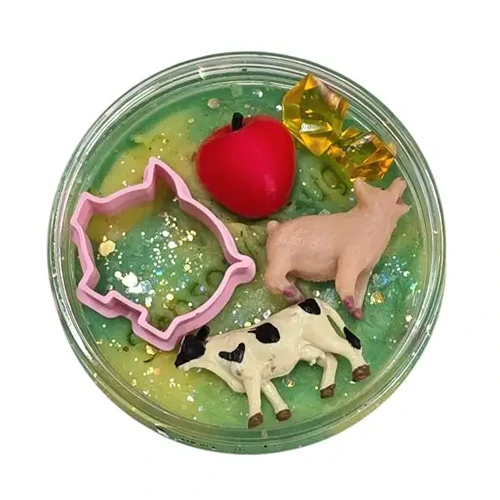 Sensoryfun--sensorische-speelklei-boerderij Pot sensorydough boerderij van bovenaf met beeld op speelfiguren